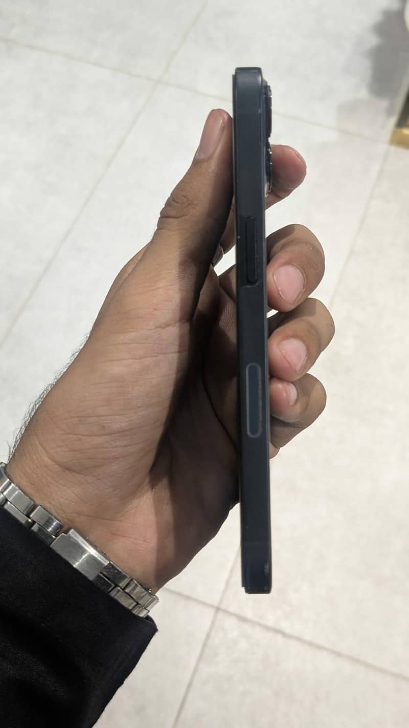 Apple iPhone 13 4