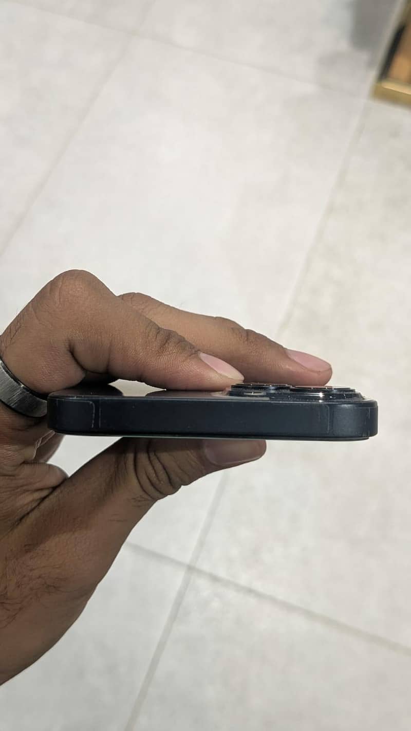 Apple iPhone 13 5