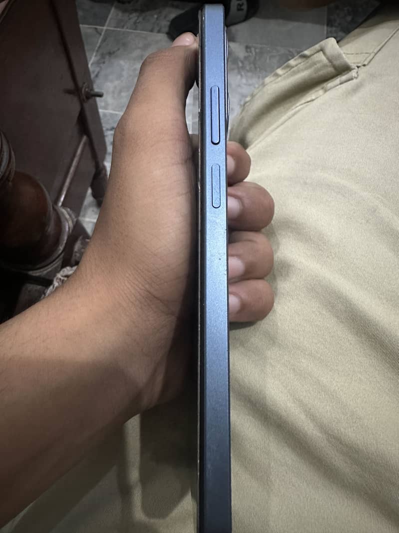 Realme C63 1