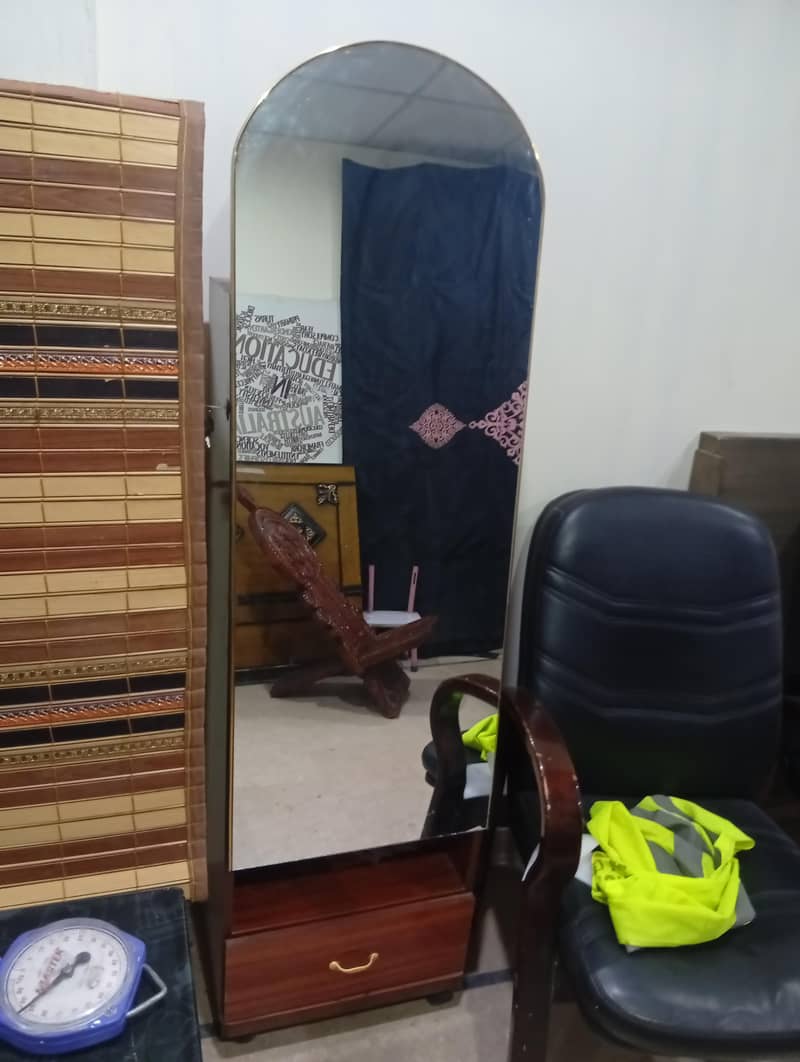 single bed with dressing 0