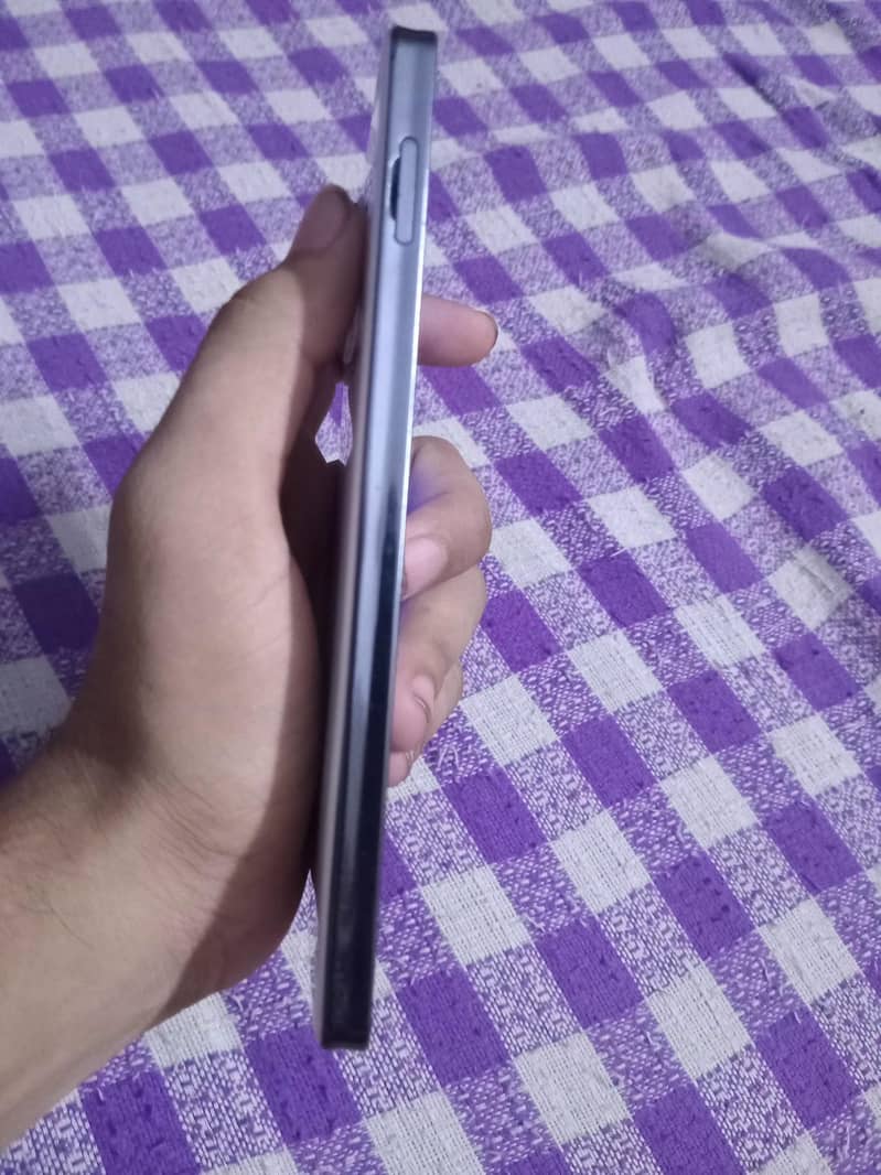 Sharp Aquos Zero6 3
