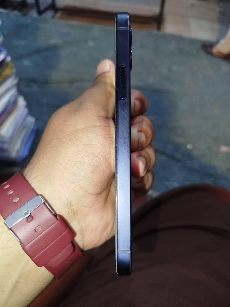 Apple iPhone 12 1
