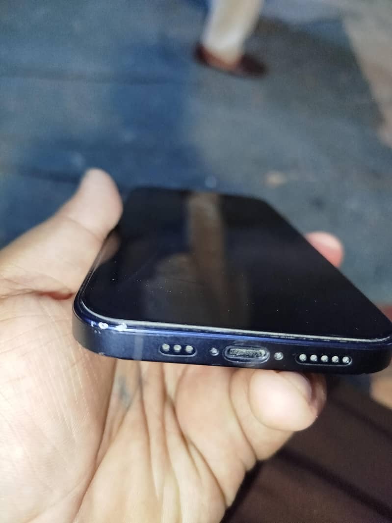 Apple iPhone 12 4