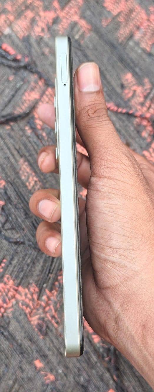 Realme C75 1