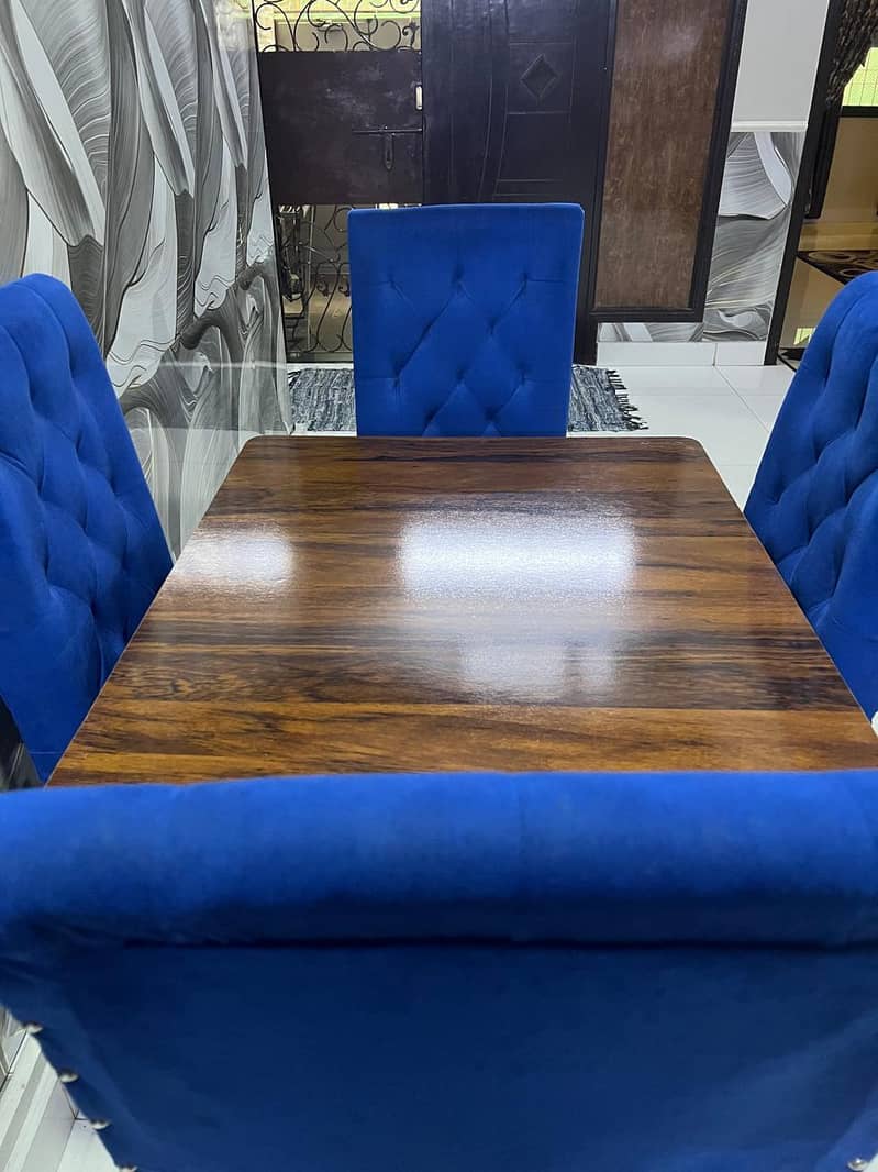 DINING TABLE 4 SEATERS 1