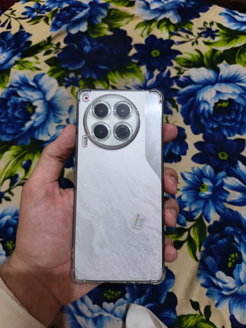Tecno CAMON 30 1