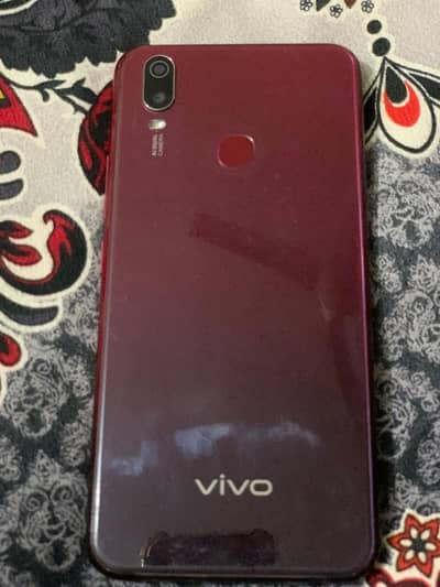 Vivo y 11 one hand use