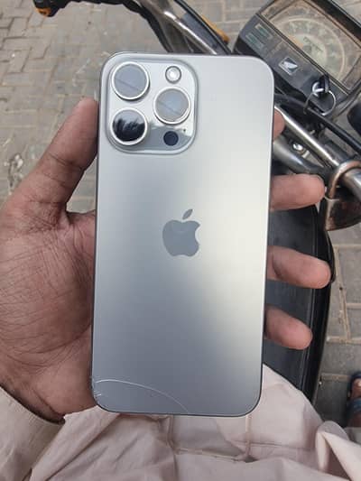 Apple iPhone 15 Pro Max water pack