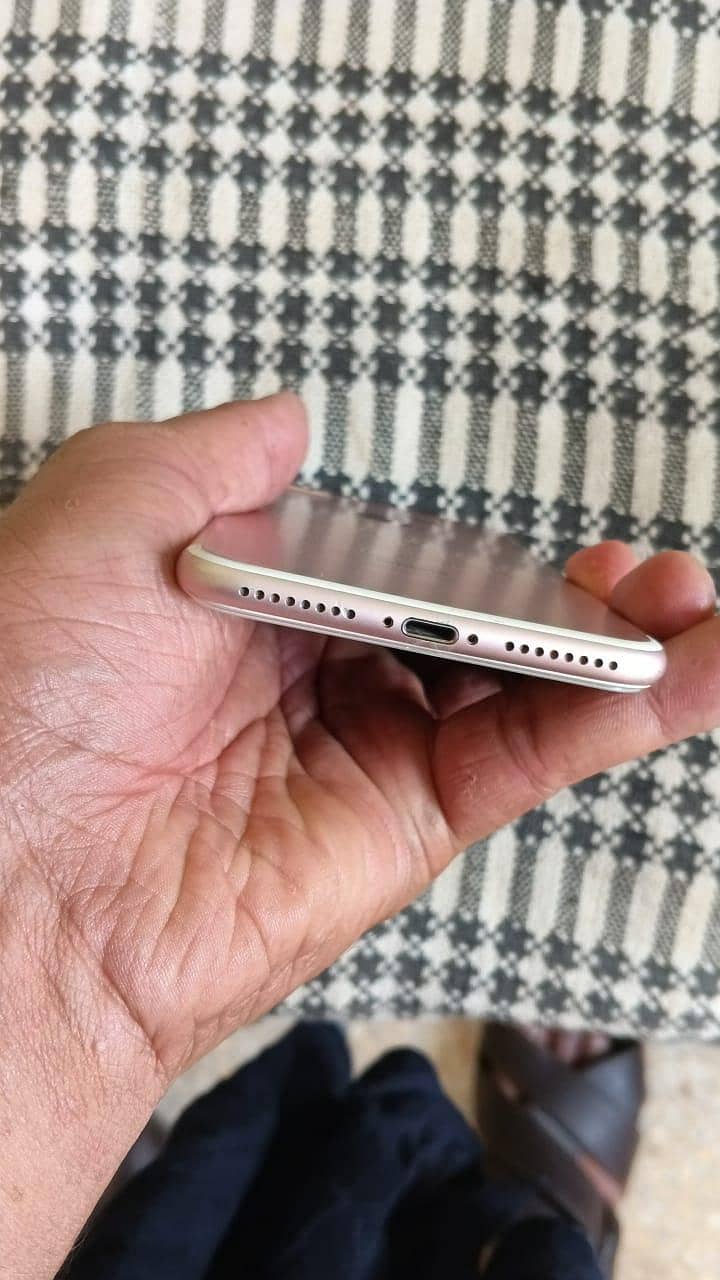 Apple iPhone 7 Plus 4