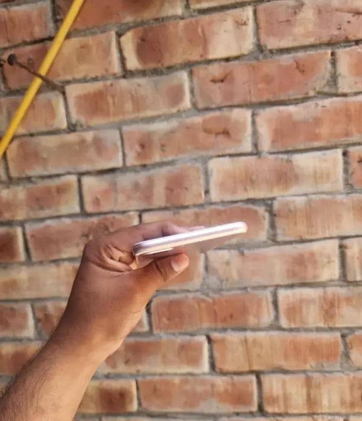 Apple iPhone 7 Plus 2