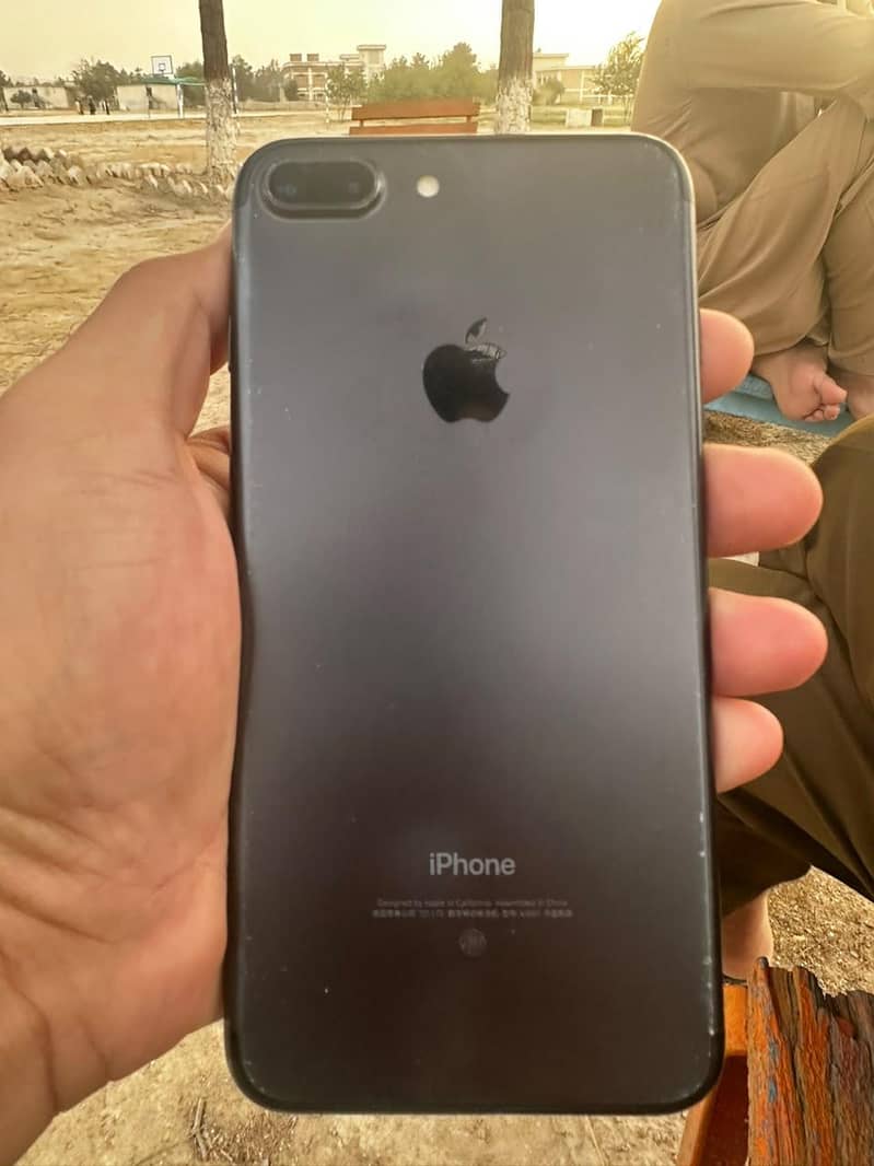 Apple iPhone 7 plus 0