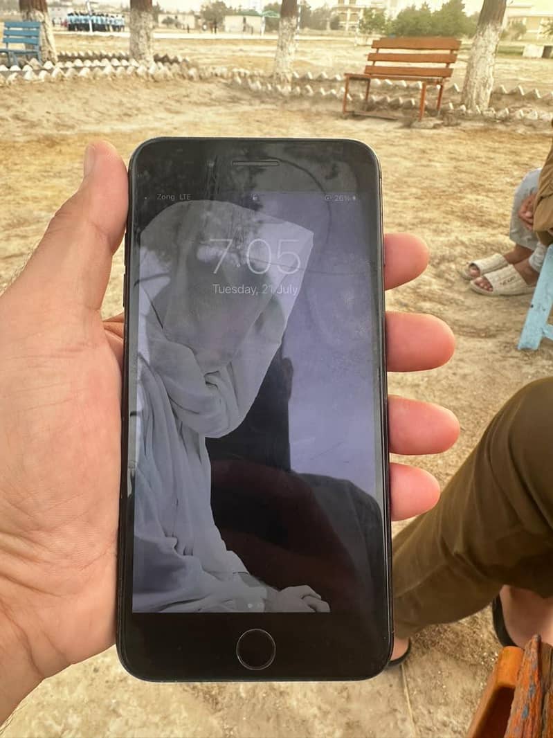 Apple iPhone 7 plus 1