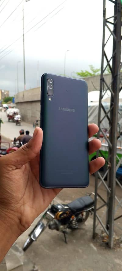 Samsung Mobile A70