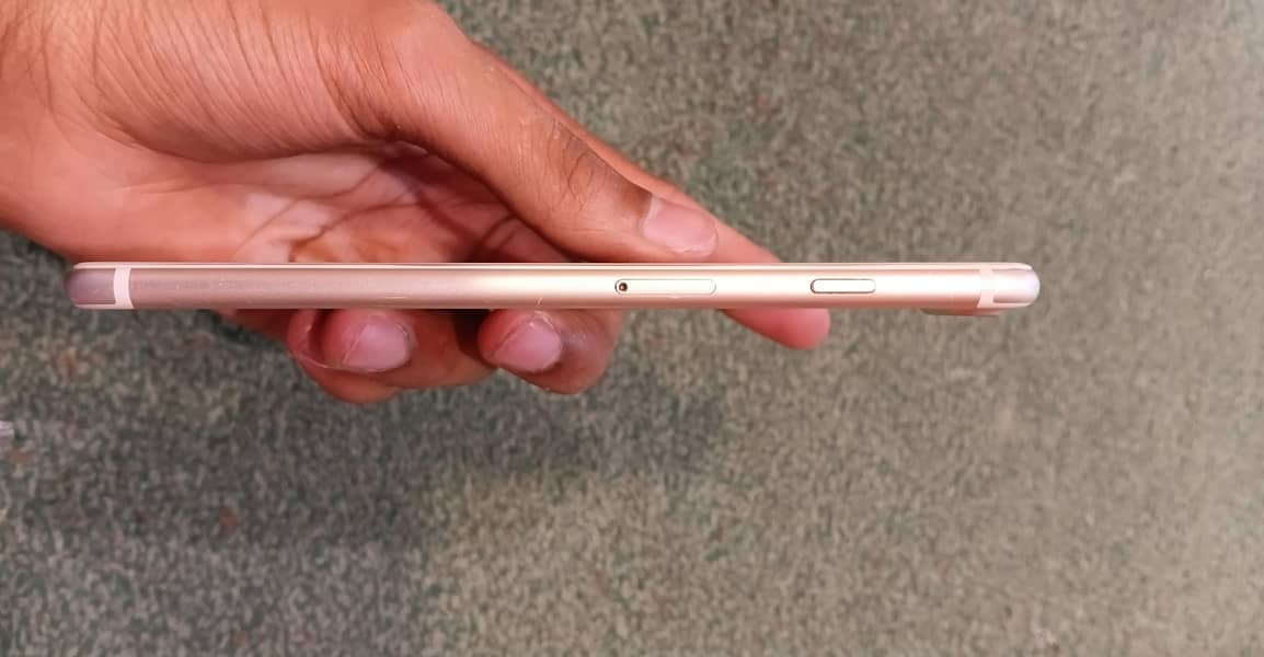 Apple iPhone 7 Plus 0