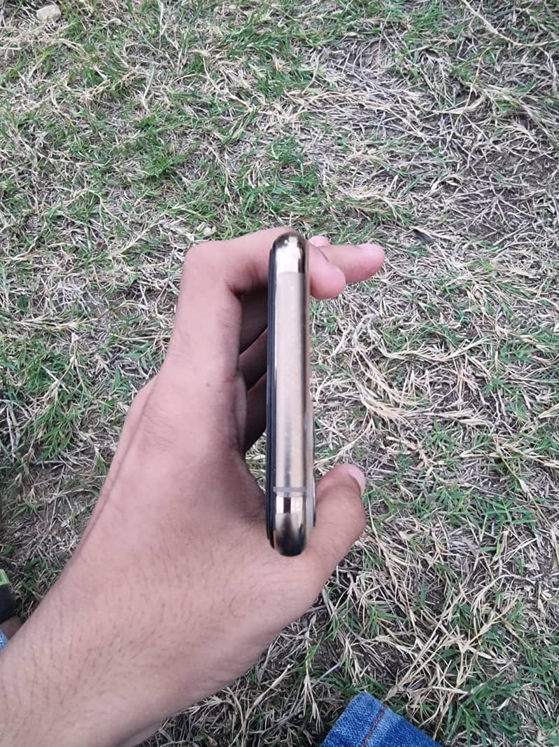 Iphone 11 Pro (NON) 4