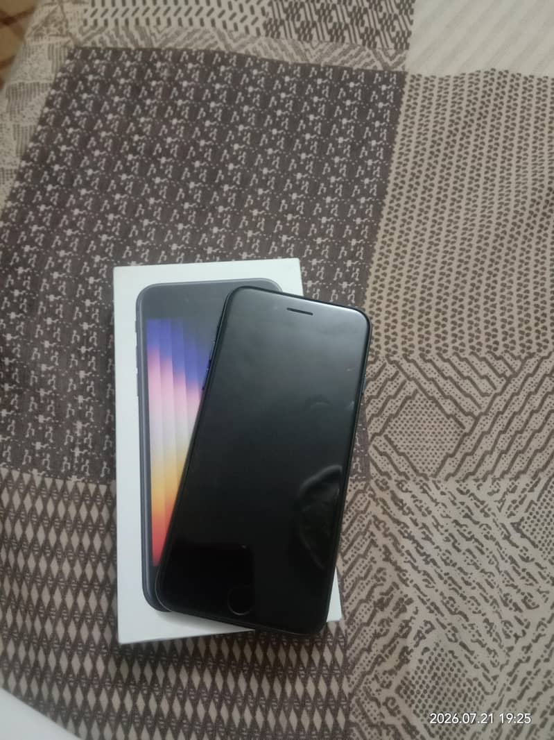 Apple iPhone SE3 0