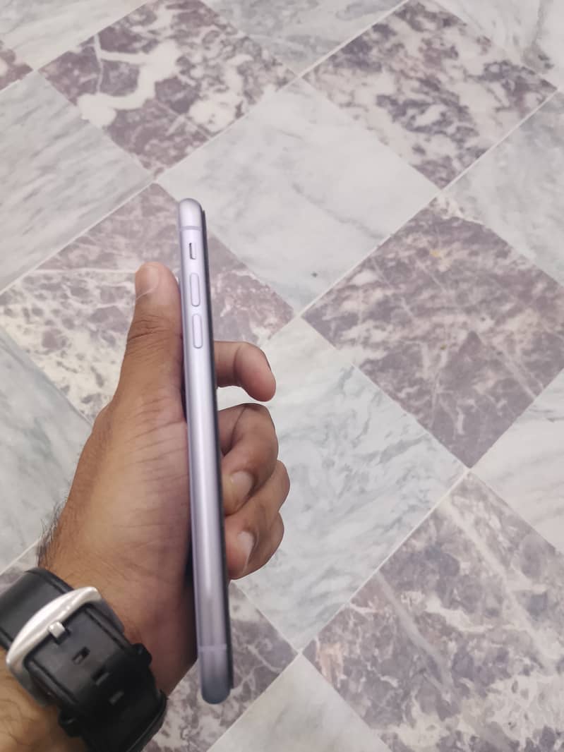 Apple iPhone 11 3