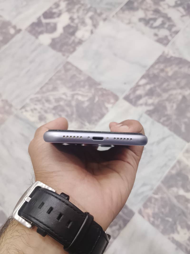Apple iPhone 11 4