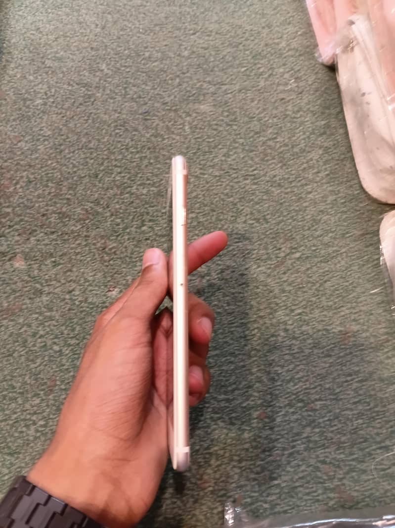 Apple iPhone 7 Plus 0