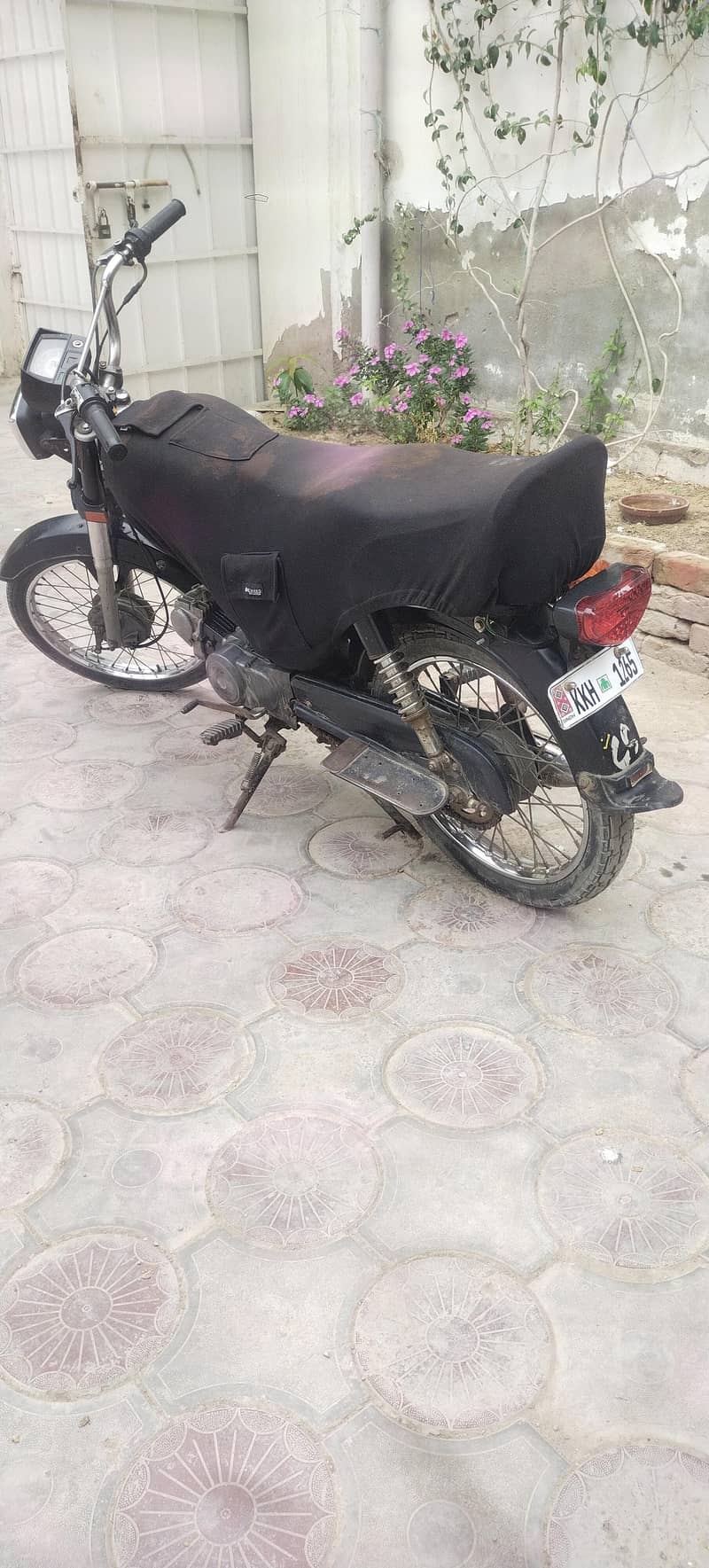 unique 70 black normal condition 3