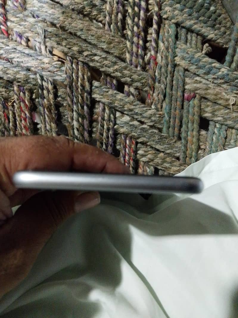 Apple iPhone 6 Plus 3