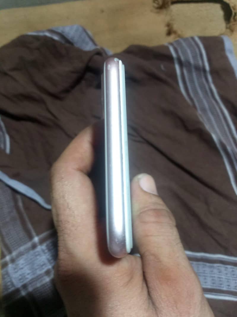 Apple iPhone 7 Plus 3