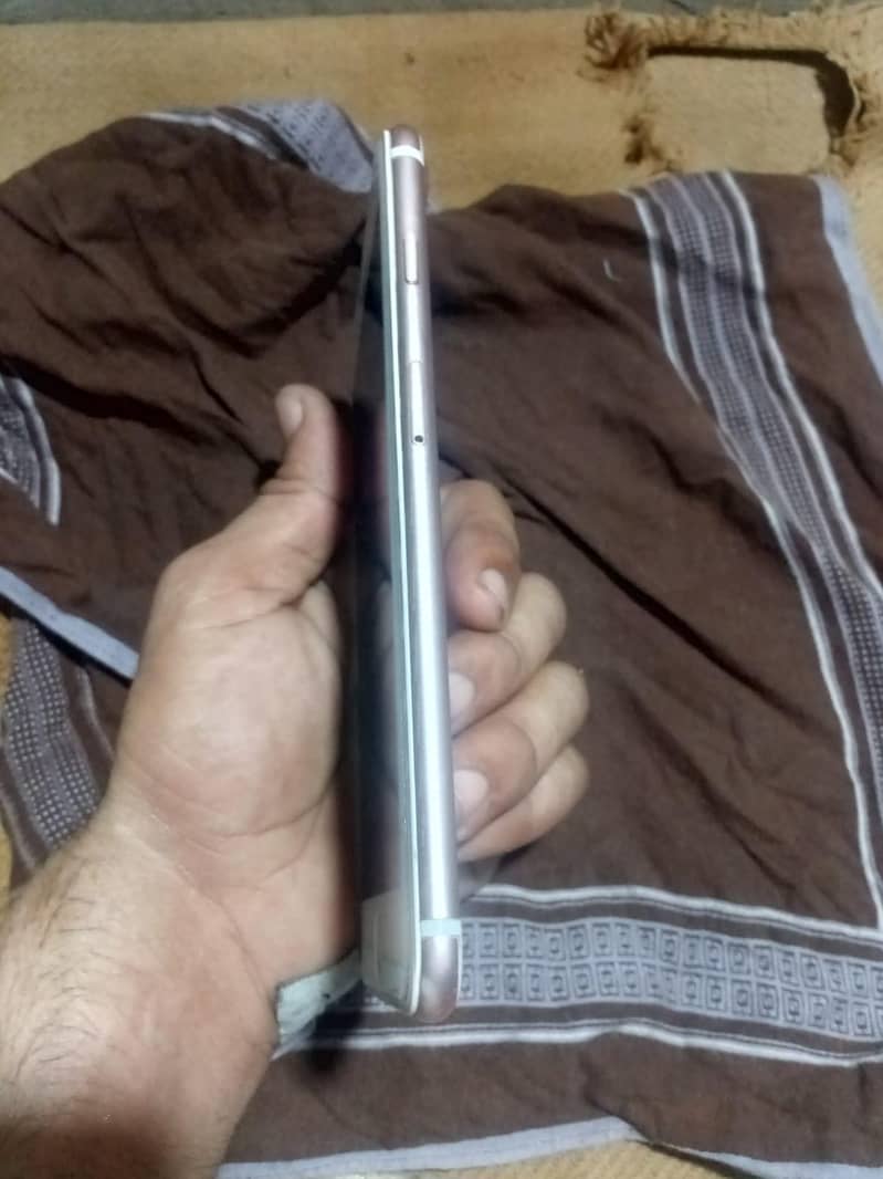 Apple iPhone 7 Plus 4