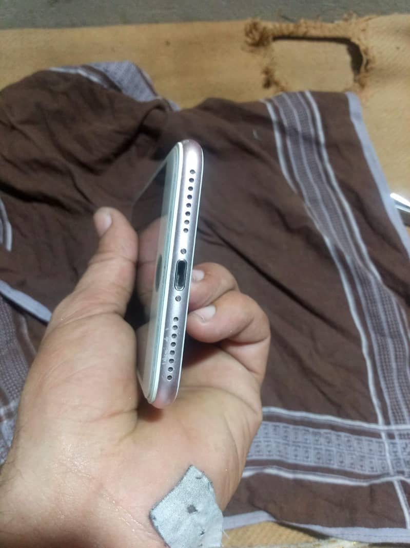 Apple iPhone 7 Plus 5