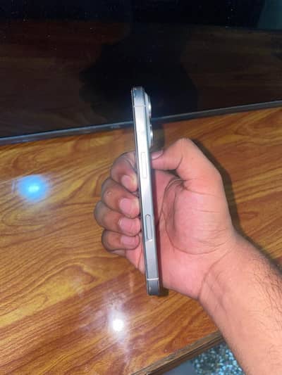 Apple iPhone 16 Pro