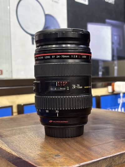 Canon 24-70mm F/2.8L USM lens - in good condition