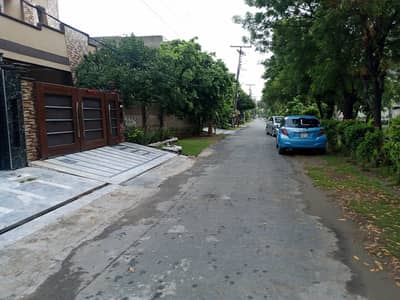 10 Marla house for rent in UET society lahore