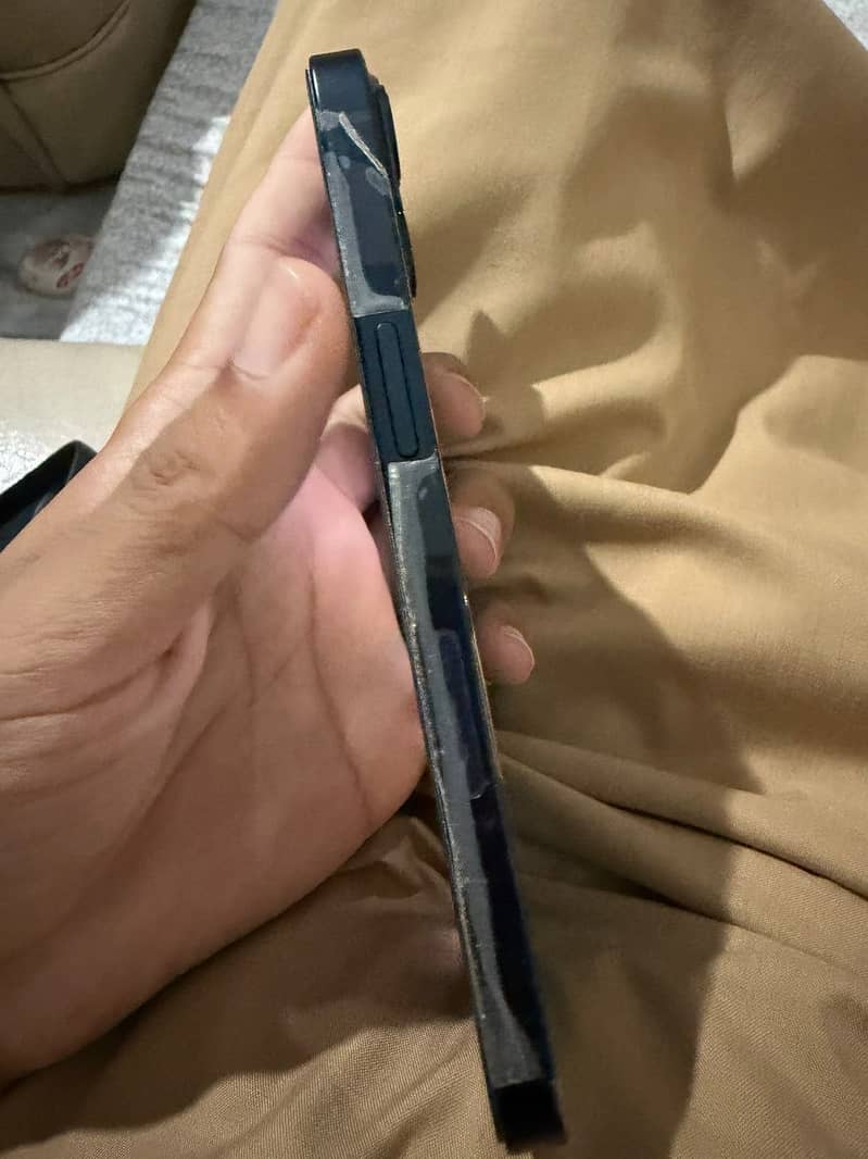 Apple iPhone 13 2