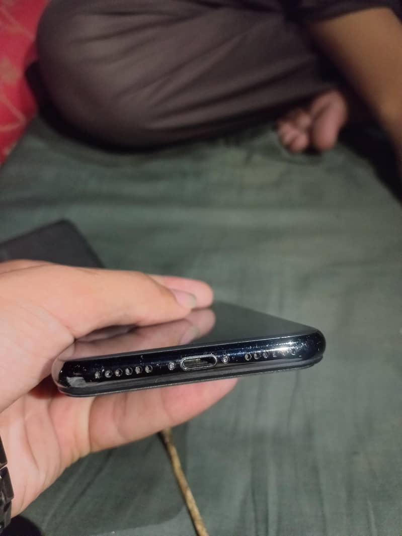 Apple iPhone X 4