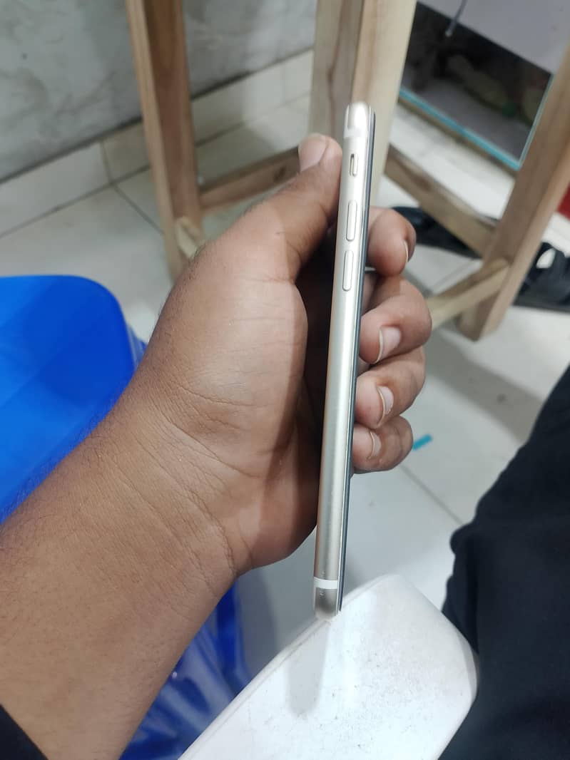 Apple iPhone 7 2