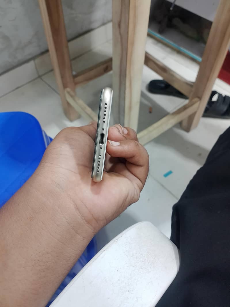 Apple iPhone 7 3
