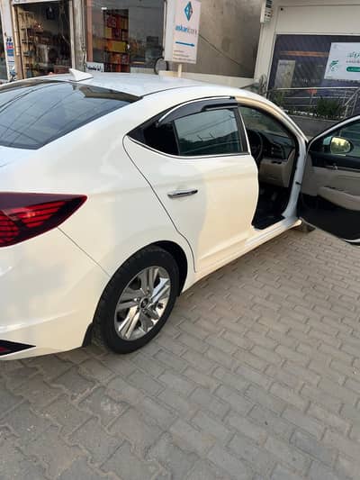 Hyundai Elantra 2021