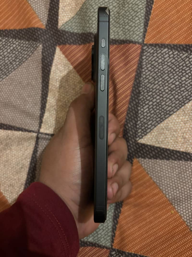 iPhone 15 Pro Max 3