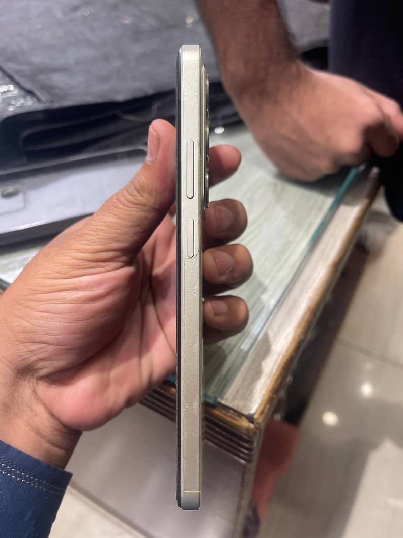 Realme C75 0
