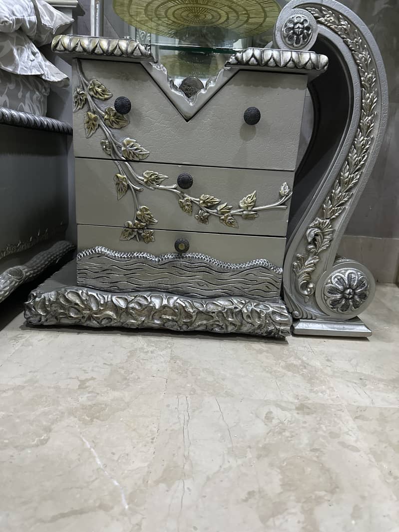 bed and side table set 2