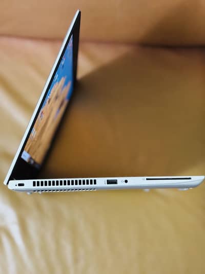 HP Core i7 8 Gen 8/512