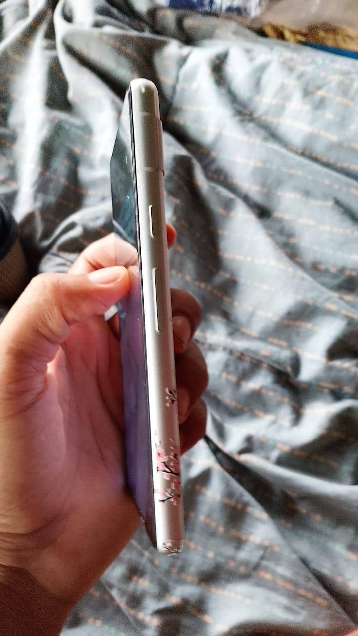 Google Pixel 7a 5