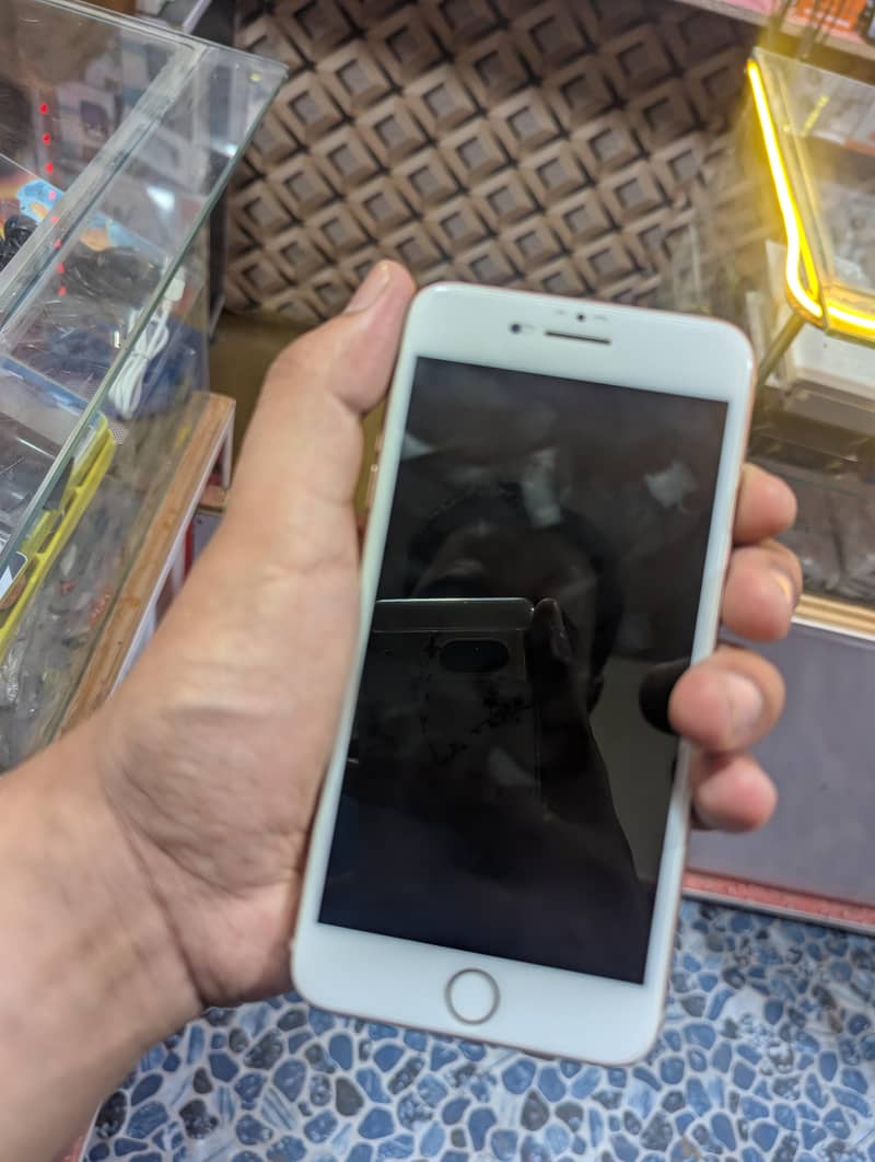 Apple iPhone 8 Plus 1