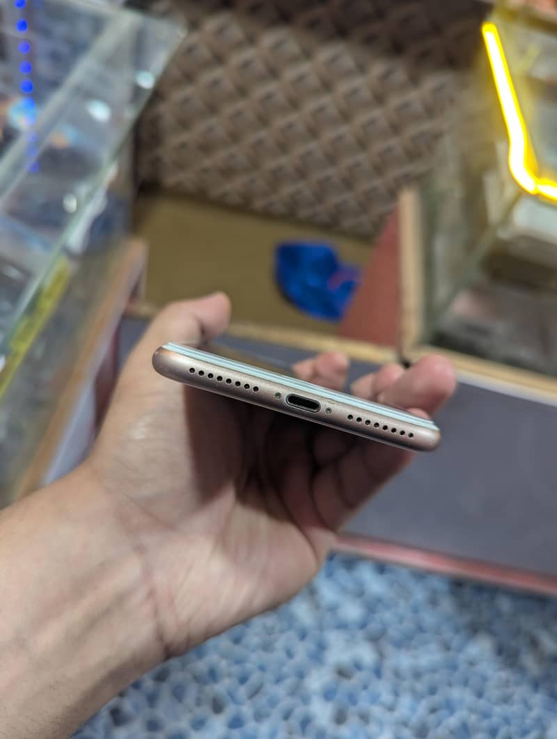 Apple iPhone 8 Plus 2