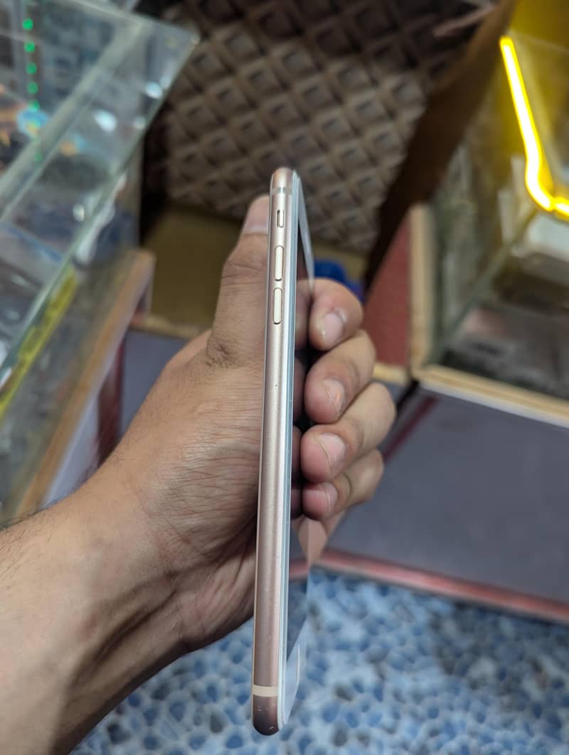 Apple iPhone 8 Plus 3