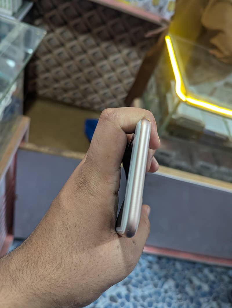 Apple iPhone 8 Plus 4