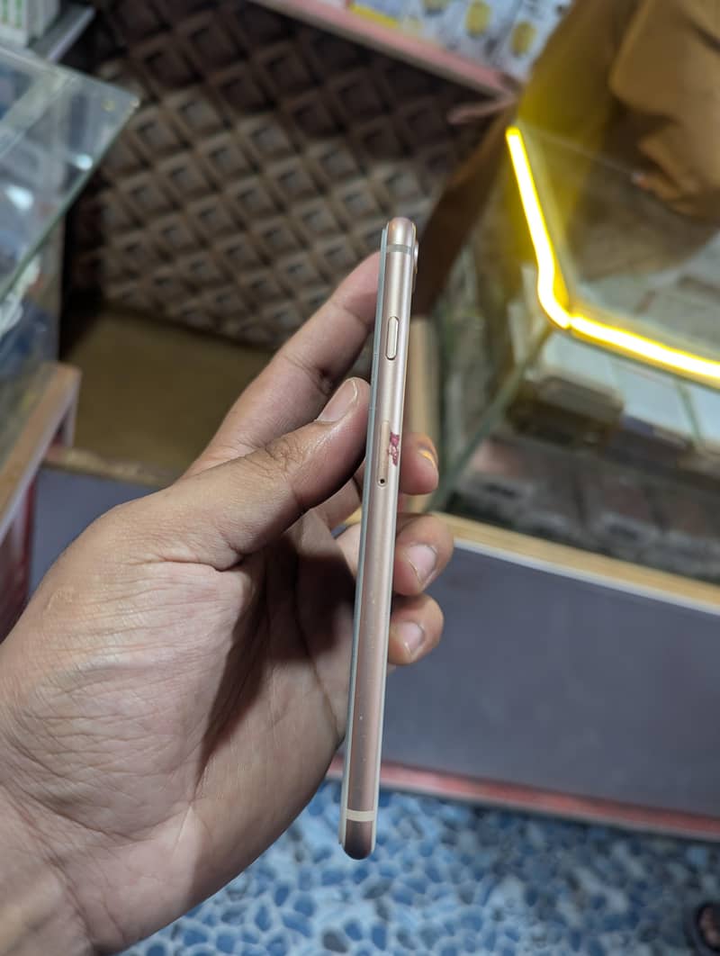 Apple iPhone 8 Plus 5