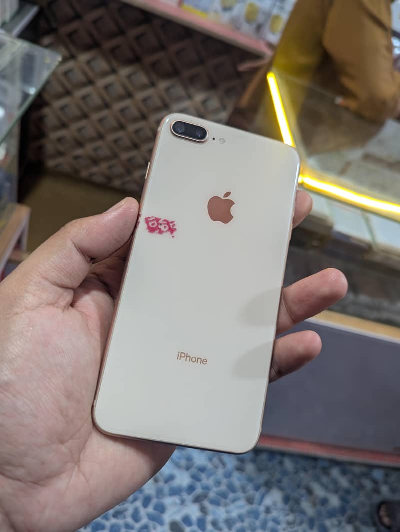 Apple iPhone 8 Plus 6