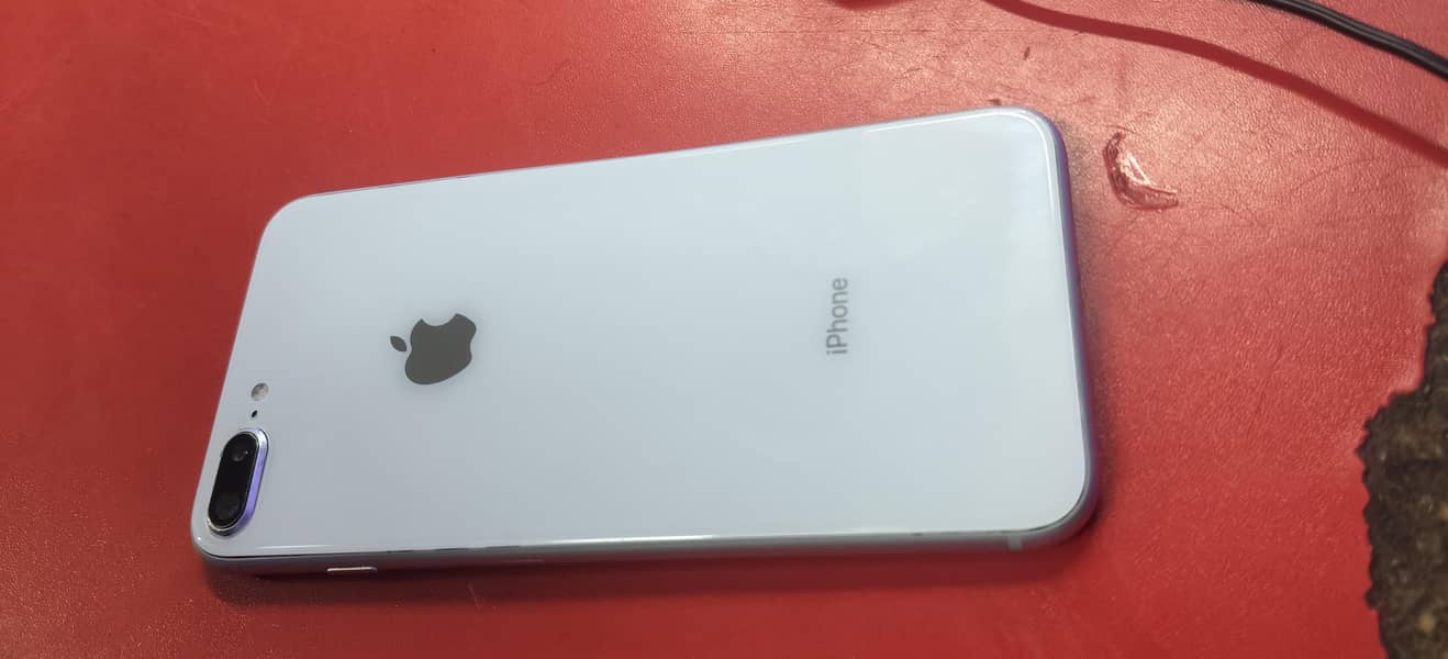 Apple iPhone 8 Plus 4