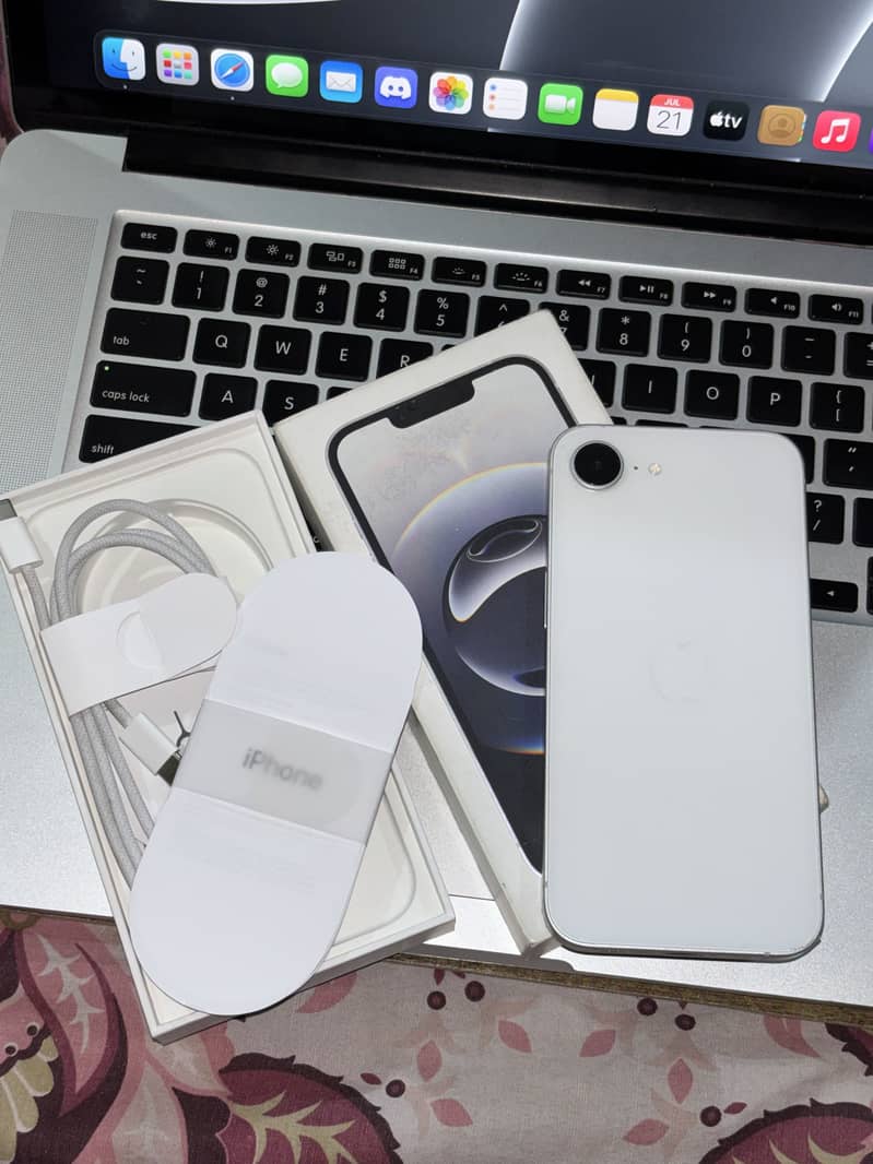 iPhone 16e 0