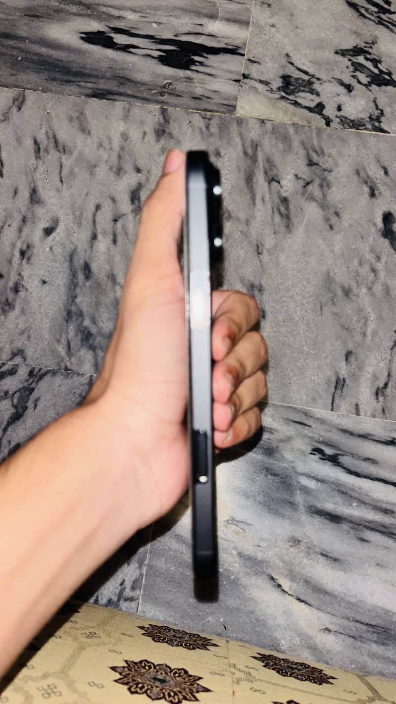 Iphone 16 pro max 1